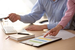 全自動(dòng)噸袋包裝機(jī)主要有哪些部件組成？