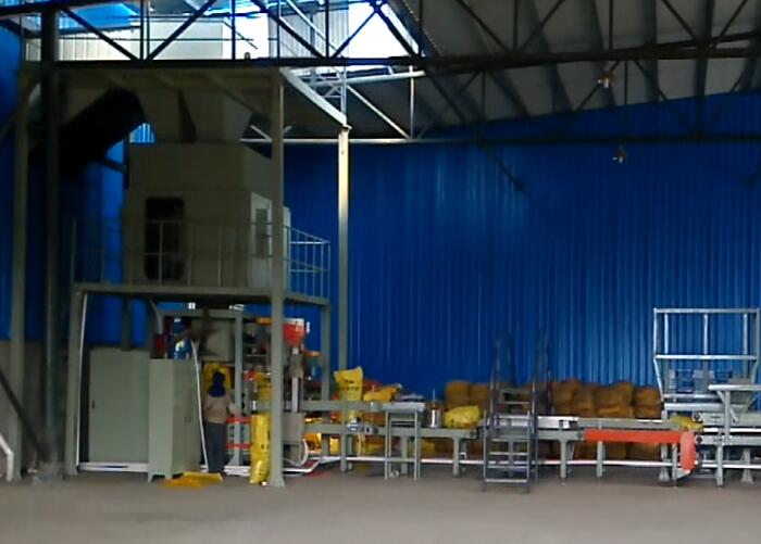 碼垛機(jī)械與包裝機(jī)械的生產(chǎn)線 全自動(dòng)包裝機(jī)